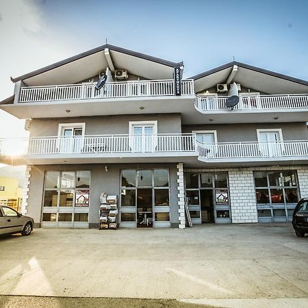 Ninkovic Hotell Trebinje Eksteriør bilde